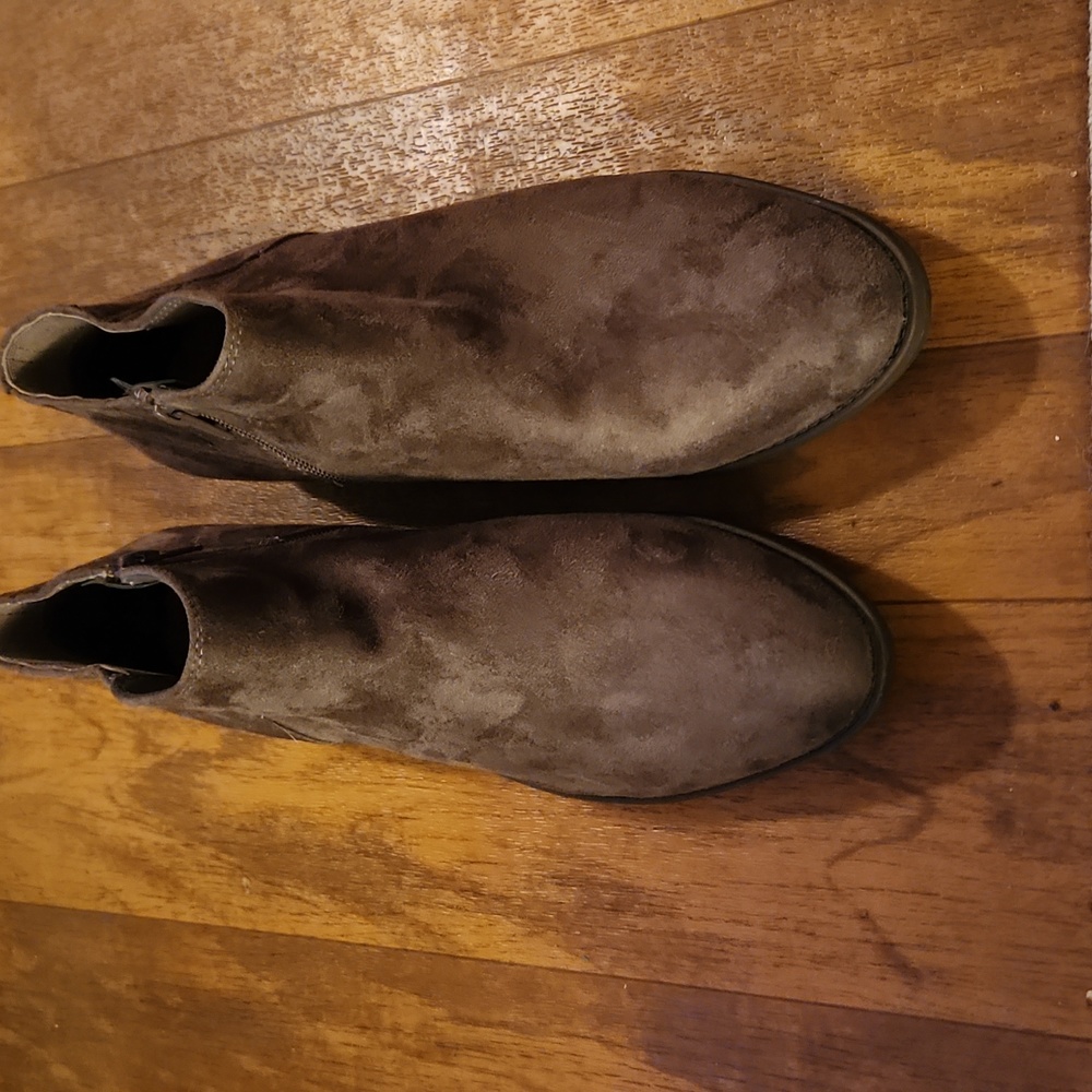 NWOT ankle boots